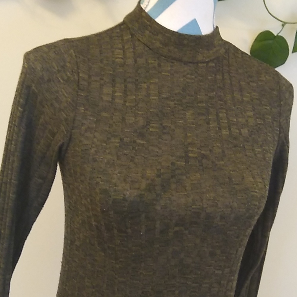 TIMING Turtle Neck - Size M